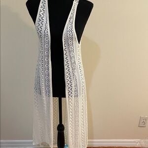 Chic White Crochet Sleeveless Vest
